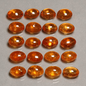 カラットの天然マンダリンオレンジスペサルティンガーネット（5.9×4.2 mm・透明）