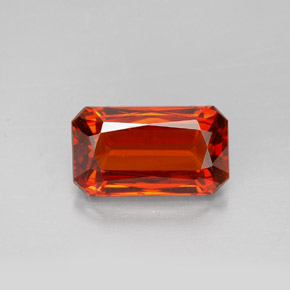 2.79カラットの天然マンダリンオレンジスペサルティンガーネット（10×5.7 mm・エメラルドカット）