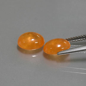 カラットの天然マンダリンオレンジスペサルティンガーネット（8.7×6.9 mm・透明）