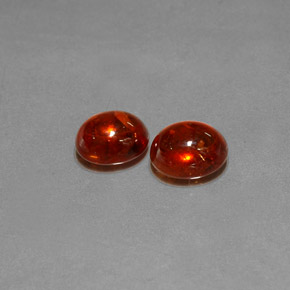カラットの天然オレンジレッドスペサルティンガーネット（8.1×6.6 mm・透明）