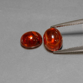 カラットの天然オレンジレッドスペサルティンガーネット（8.1×6.6 mm・透明）