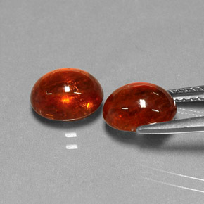 カラットの天然マンダリンオレンジスペサルティンガーネット（8.4×6.7 mm・透明）