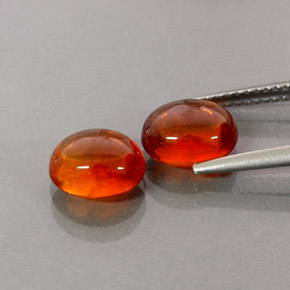 カラットの天然レッドオレンジスペサルティンガーネット（8.4×6.9 mm・透明）