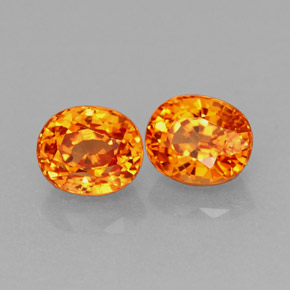 カラットの天然マンダリンオレンジスペサルティンガーネット（4.8×4.1 mm・オーバルカット）