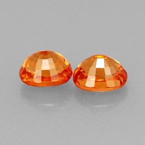 カラットの天然マンダリンオレンジスペサルティンガーネット（4.8×4.1 mm・オーバルカット）