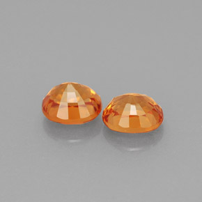 カラットの天然マンダリンオレンジスペサルティンガーネット（5×4.4 mm・オーバルカット）