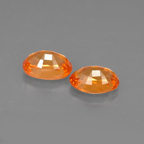 カラットの天然マンダリンオレンジスペサルティンガーネット（6×4.2 mm・オーバルカット）