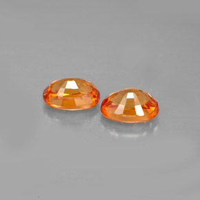 カラットの天然マンダリンオレンジスペサルティンガーネット（6×4.2 mm・オーバルカット）