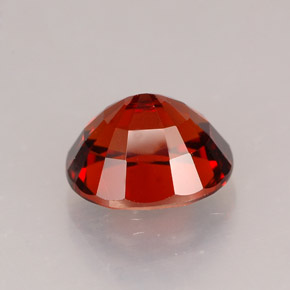 2.36カラットの天然レッドオレンジスペサルティンガーネット（7.9×6.8 mm・オーバルカット）