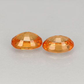 カラットの天然マンダリンオレンジスペサルティンガーネット（5.9×4.1 mm・オーバルカット）
