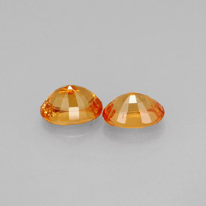 カラットの天然マンダリンオレンジスペサルティンガーネット（5.7×4.2 mm・オーバルカット）