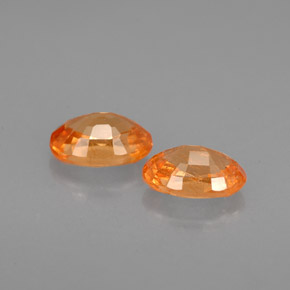 カラットの天然マンダリンオレンジスペサルティンガーネット（6.2×4.2 mm・オーバルカット）