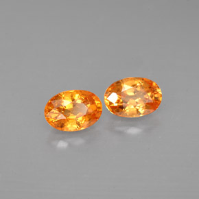 カラットの天然マンダリンオレンジスペサルティンガーネット（6.1×4.2 mm・オーバルカット）