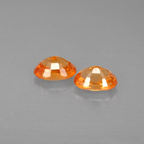 カラットの天然マンダリンオレンジスペサルティンガーネット（6.1×4.2 mm・オーバルカット）