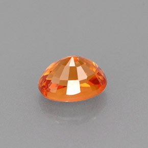 0.78カラットの天然マンダリンオレンジスペサルティンガーネット（5.6×4.3 mm・オーバルカット）