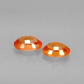 カラットの天然オレンジスペサルティンガーネット（5.8×3.9 mm・オーバルカット）