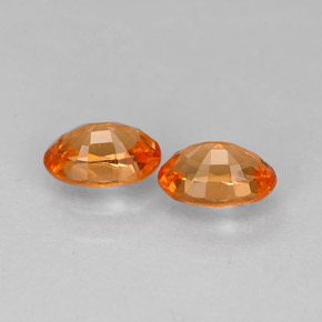 カラットの天然オレンジスペサルティンガーネット（6.1×4.1 mm・オーバルカット）