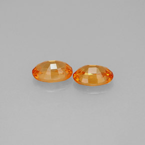 カラットの天然マンダリンオレンジスペサルティンガーネット（6.1×4.3 mm・オーバルカット）