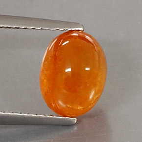 3.98カラットの天然オレンジスペサルティンガーネット（9×7 mm・透明）
