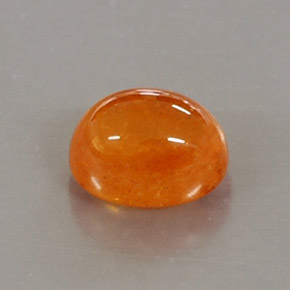 3.98カラットの天然オレンジスペサルティンガーネット（9×7 mm・透明）