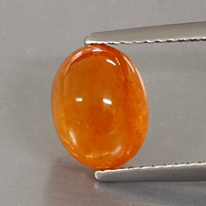 3.98カラットの天然オレンジスペサルティンガーネット（9×7 mm・透明）