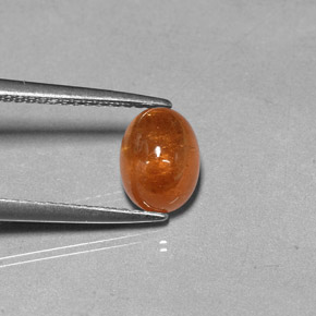 2.37カラットの天然オレンジスペサルティンガーネット（8×6 mm・透明）