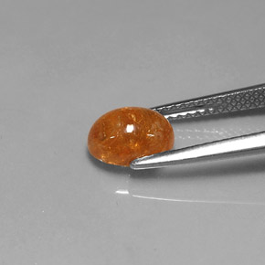 2.45カラットの天然オレンジスペサルティンガーネット（8×6 mm・透明）