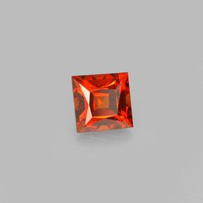 0.53カラットの天然マンダリンオレンジスペサルティンガーネット（4.1×4.1 mm・四角）