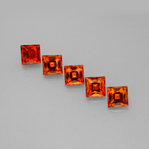 カラットの天然マンダリンオレンジスペサルティンガーネット（3.3×3.3 mm・四角）
