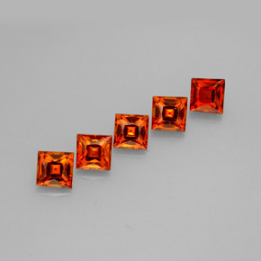 カラットの天然マンダリンオレンジスペサルティンガーネット（3.3×3.3 mm・四角）
