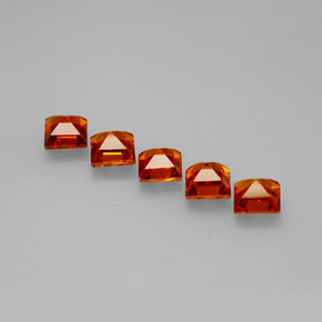 カラットの天然マンダリンオレンジスペサルティンガーネット（3.3×3.3 mm・四角）