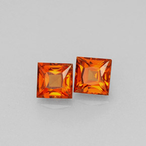 カラットの天然マンダリンオレンジスペサルティンガーネット（3.6×3.6 mm・四角）