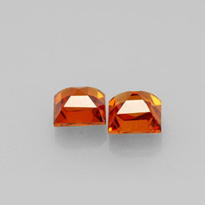 カラットの天然マンダリンオレンジスペサルティンガーネット（3.6×3.6 mm・四角）