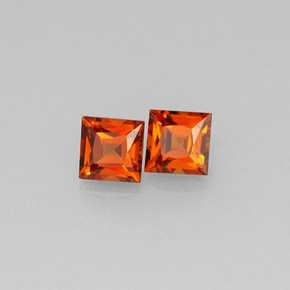 カラットの天然マンダリンオレンジスペサルティンガーネット（3.7×3.7 mm・四角）