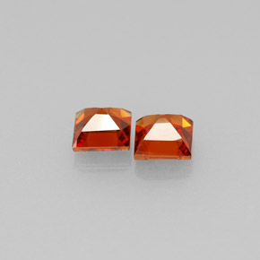 カラットの天然マンダリンオレンジスペサルティンガーネット（3.7×3.7 mm・四角）