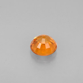 0.63カラットの天然マンダリンオレンジスペサルティンガーネット（4.77 mm・ラウンドカット）