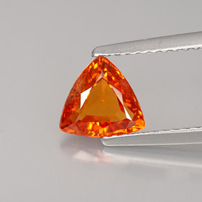 1.25カラットの天然マンダリンオレンジスペサルティンガーネット（7×6.8 mm・トリリアント）
