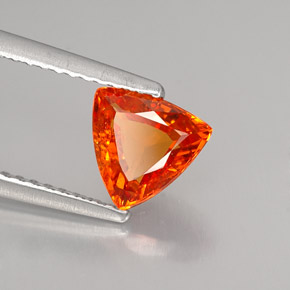 1.25カラットの天然マンダリンオレンジスペサルティンガーネット（7×6.8 mm・トリリアント）