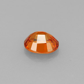 0.94カラットの天然マンダリンオレンジスペサルティンガーネット（6.1×5 mm・オーバルカット）