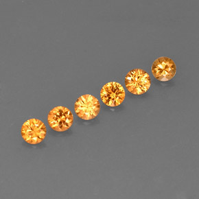カラットの天然オレンジスペサルティンガーネット（3.54 mm・ラウンドカット）
