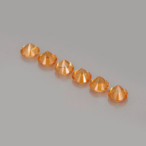 カラットの天然オレンジスペサルティンガーネット（3.50 mm・ラウンドカット）