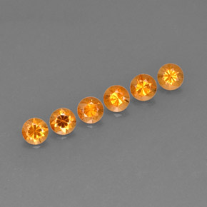 カラットの天然オレンジスペサルティンガーネット（3.55 mm・ラウンドカット）