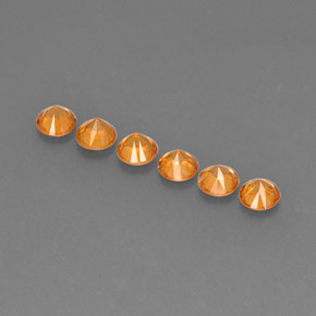 カラットの天然オレンジスペサルティンガーネット（3.55 mm・ラウンドカット）