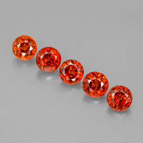 カラットの天然マンダリンオレンジスペサルティンガーネット（4.19 mm・ラウンドカット）