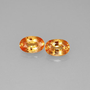 カラットの天然マンダリンオレンジスペサルティンガーネット（5.9×4.1 mm・オーバルカット）