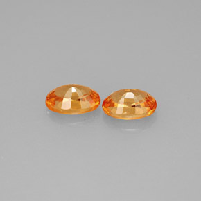 カラットの天然マンダリンオレンジスペサルティンガーネット（5.9×4.1 mm・オーバルカット）