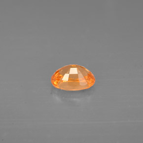 0.72カラットの天然マンダリンオレンジスペサルティンガーネット（5.9×4.2 mm・オーバルカット）