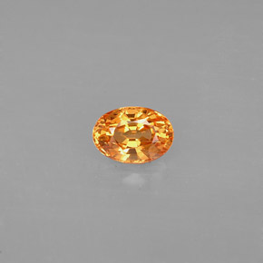 0.71カラットの天然マンダリンオレンジスペサルティンガーネット（5.9×4.1 mm・オーバルカット）