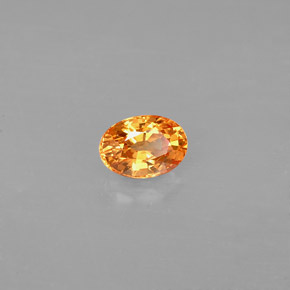 0.71カラットの天然マンダリンオレンジスペサルティンガーネット（5.9×4.1 mm・オーバルカット）