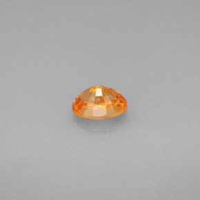 0.72カラットの天然マンダリンオレンジスペサルティンガーネット（5.8×4.1 mm・オーバルカット）